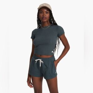 Vuori Pose Women’s Fitted Ribbed Tee. Color: Stone Heather. Size Small.